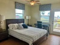 The Neon Palm - 4Bed 3Bath in Surfside Beach TX - Wifi