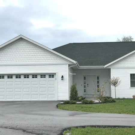 Vacation In STYLE! 2 minutes to Road America, Beach, Golf, Downtown Elkhart Lake
