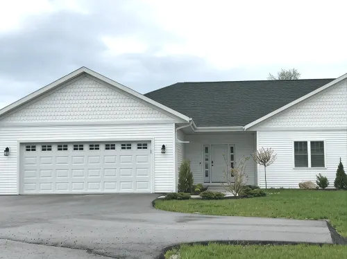 Vacation In STYLE! 2 minutes to Road America, Beach, Golf, Downtown Elkhart Lake - 4-Star