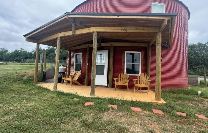 Red Grain Bin Home 3-bedroom 2.5 baths Near Lynchburg& Liberty