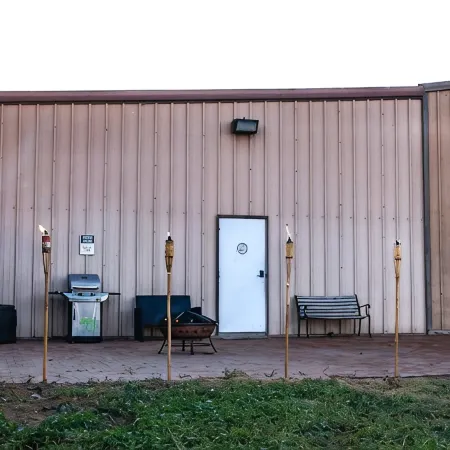 Buffalo airport Fly Inn. 2 bedroom inside a airplane hangar!