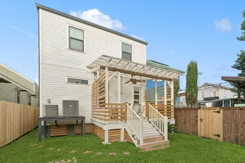 Fresh Luxe Design • Spacious • Free Parking • Near French Quarter • Back Patio