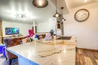STUNNING Ski Condo, 250 yards to Gondola  PRIVATE Sauna, AC, Pool, Hot Tubs! - Swimmingpools
