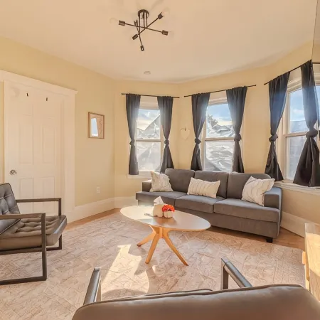 LUXE 4BDR/2BA Near Boston- T-Station & Encore Casino
