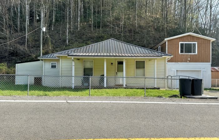 Hillside Hideaway 2 - A Hatfield McCoy Rider Retreat