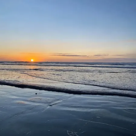 .08 mi walk to the beach, fully equipt home, wifi, quiet neighborhood.