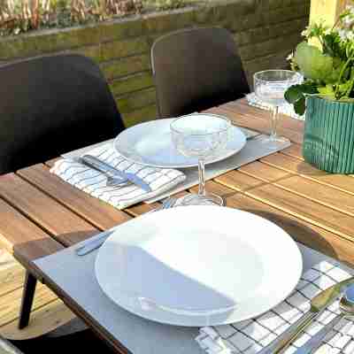 Ptown Pearl · Central Location w/ Porch & Deck · Walk to Beach, Galleries & Town Dining/Meeting Rooms