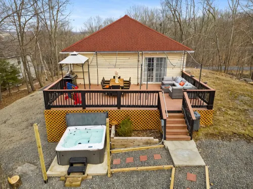 Walk to Beach HotTub FirePit Game room Lake View - Homestays
