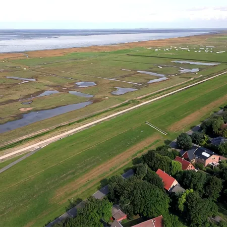 Fantastic vacation apartment directly on the dike