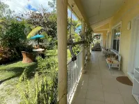 2Br near Coral Beach- Coconut Villa, hear the waves and relax! - Bungalows