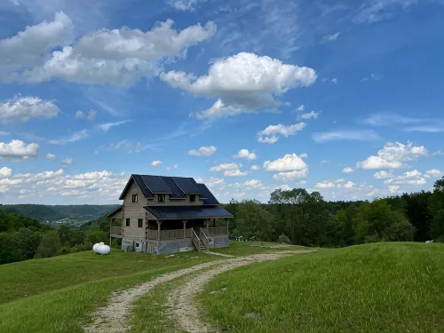 Driftless Log Cabin w/ Kickapoo Valley View