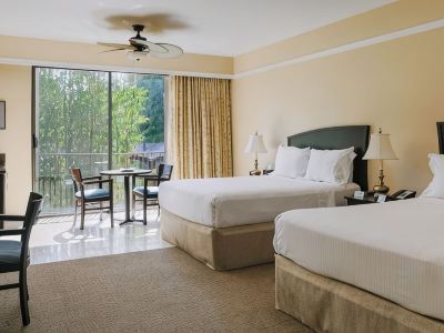 Dinah's Garden Hotel