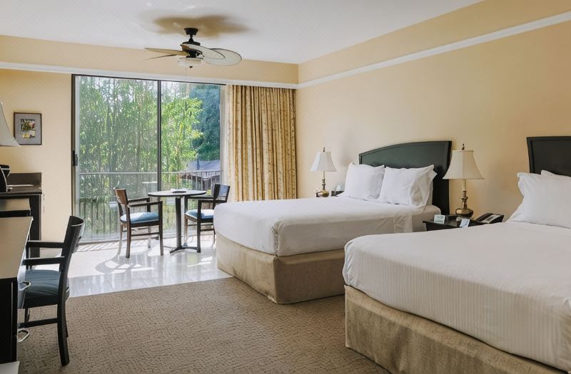 Dinah's Garden Hotel