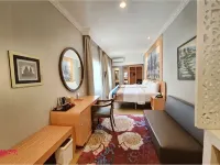 Ramada Suites by Wyndham Solo