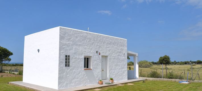 Villa in Los Caños de Meca of 1000m2 plot next to the field and the beach. Hotels in Barbate