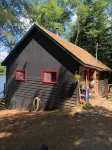 MOONDOG RETREAT: Tranquil Lakefront Cottage