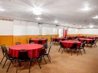 Econo Lodge Inn & Suites Hotels in Newton