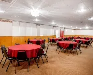 Econo Lodge Inn & Suites