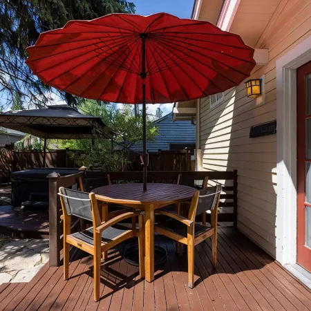 Historic Downtown │Walk Everywhere │Private Hot Tub │One Block to River