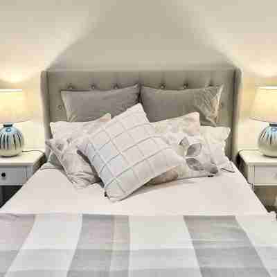 Luxury 3 Bed 2 Bath + car park at Melbourne Square Rooms