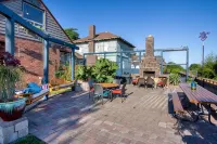 Chez ZigZag: 2 Bdrm. Full Kitchen, Water/Mtn-View, Sauna with Fee. Awesome Patio - Apartments