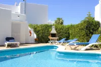 Simple Holiday Home Corb Mari, Sleeps 6, Pool and Garden, 200 Meters from Beach - 2-Sterne