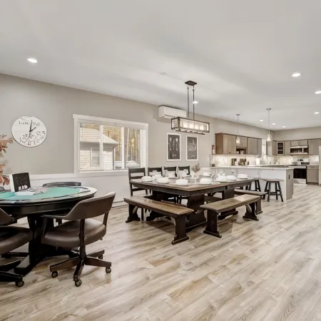 New Modern Luxury Lakeview Haven: Lake Access,HotTub, Game Room, FirePits, Ski
