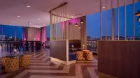 DoubleTree by Hilton Hull - bar