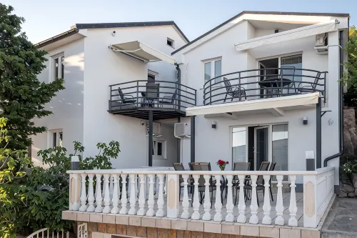 Apartments Matea with Infinity  Pool       Top 4 - Swimmingpools