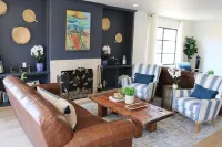 Modern Home, Multi Unit, Relaxing Spacious Patio Ready for Fun! - 4 stjerner