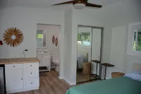 Bright, upgraded house, A/C, near the ocean! CONTACT FOR RATES & AVAILABILITY! - Kitchens