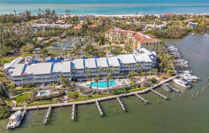 Waterfront 2BR 2BA  Pool - 10 min walk to Beach