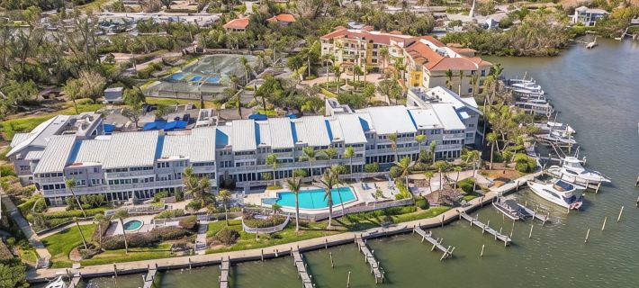 Waterfront 2BR 2BA  Pool - 10 min walk to Beach Hotels in Longboat Key