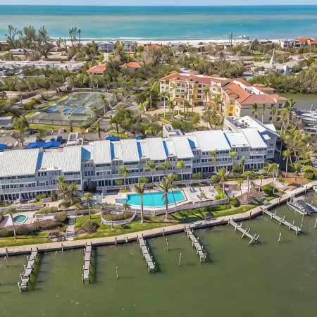 Waterfront 2BR 2BA  Pool - 10 min walk to Beach