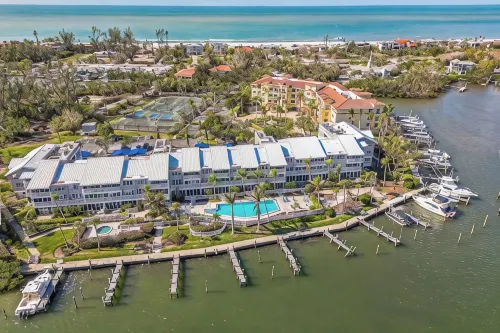 Waterfront 2BR 2BA  Pool - 10 min walk to Beach