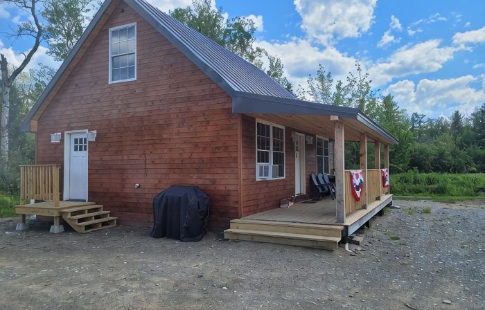 Luxury Custom Built Cabin in Jackman with Direct Trail Access for Powersports