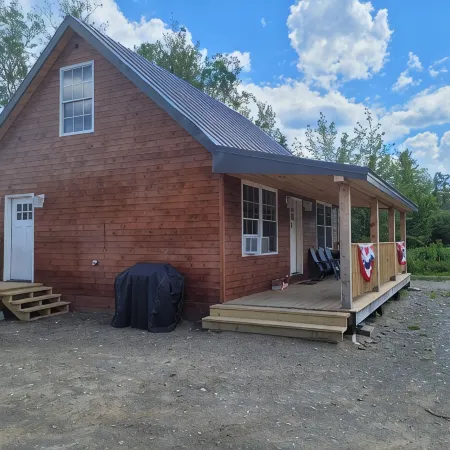 Luxury Custom Built Cabin in Jackman with Direct Trail Access for Powersports Отели в г. Джэкман