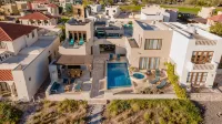 Large Luxury Beachfront Villa with Pool, Paddleboards, Golf Carts- Family Ready! - ที่มีสระว่ายน้ำ