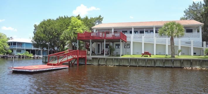 Flamingo Villa -Waterfront home, private dock with sunset views  for 10 guests Hotéis em Steinhatchee