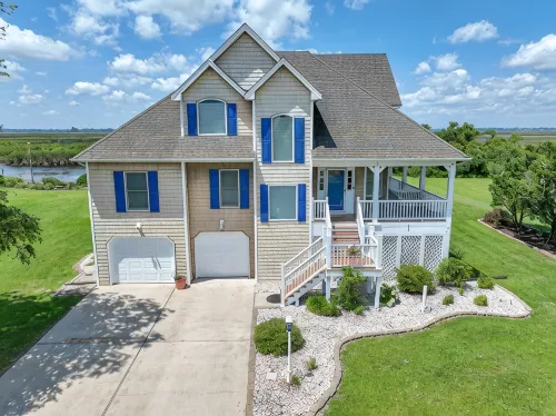 Secluded Waterfront Hideaway- Pet Friendly-Close to OBX and Duck Hunting - 4-Star