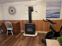 Montana Forest Retreat, Easy Walk to Flathead Lake, 1.5 Acres Fenced for Dogs!