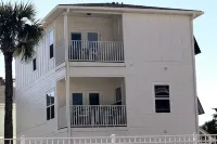 Beach side, ocean-view home, sleeps 9. Walk to bars, restaurants, & Casa Marina - 4-Star
