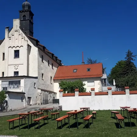 Citycastle in centre of town, 4guests, parking, internet2-3bedrooms, 90sqmtr.