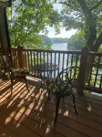 Cozy Cottage on the Lake - 3-Star