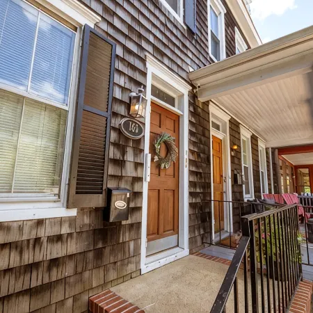 Charming Downtown 3rd Floor 1 Bedroom Apt