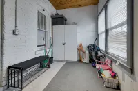 Walkable Chicago Retreat : Cozy 2Br w/ Porch : Near Transit, Dining & Stadiums