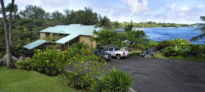 Oceanfront Hana Kai Maui #1- 1 Br, Corner Unit 100ʻ from Water! King Bd, Kitchen Hotels in Hana