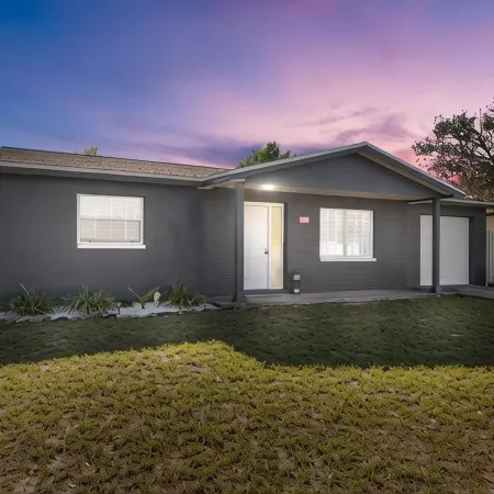 2Br Home w/ Private Pool, Fire Pit & Grill / Near Springs