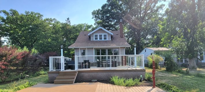 Riverfront Charmer with Character & Entertainment Ξενοδοχεία στην πόλη McHenry County