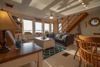 Lake Front Cabin with Amazing Sunsets- Easy Access to the Inland Sea - Hytter
